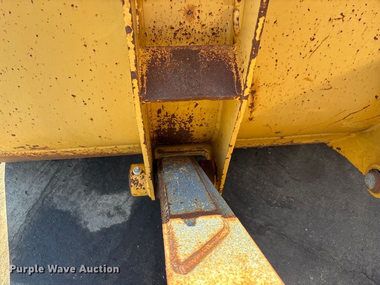 image for item FN5669 2014 John Deere 410K backhoe