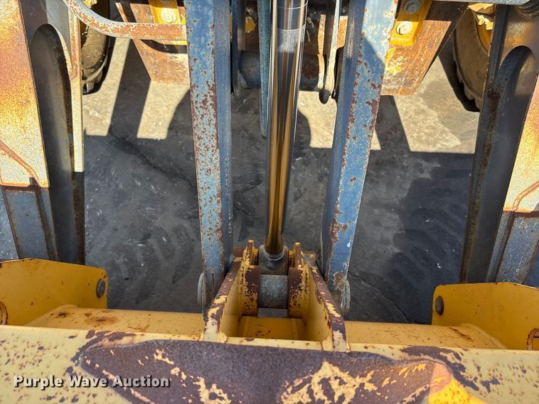 image for item FN5669 2014 John Deere 410K backhoe
