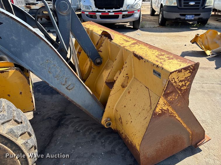image for item FN5669 2014 John Deere 410K backhoe