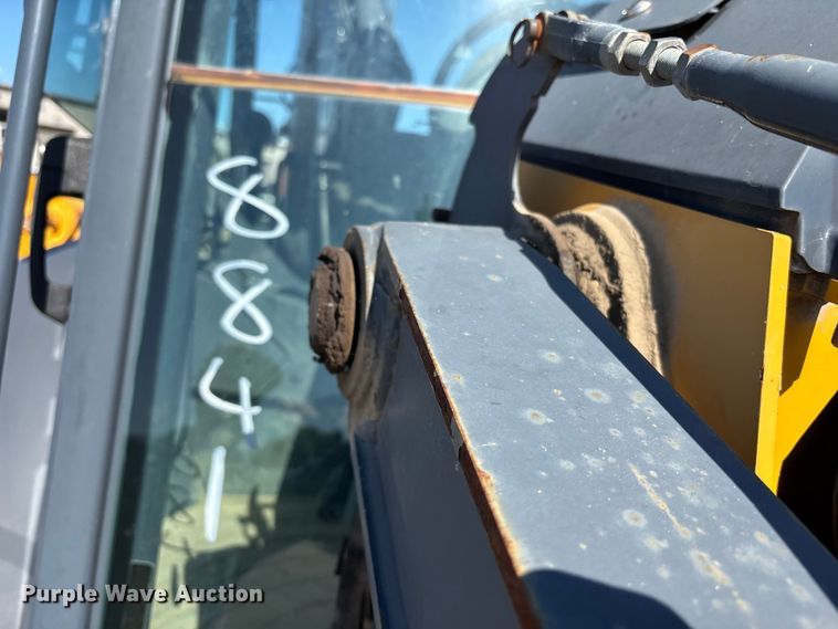 image for item FN5669 2014 John Deere 410K backhoe