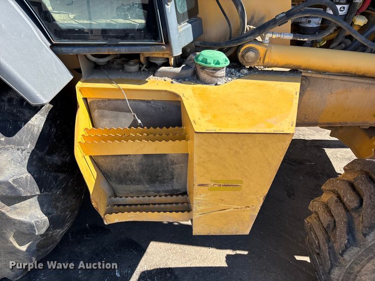 image for item FN5669 2014 John Deere 410K backhoe