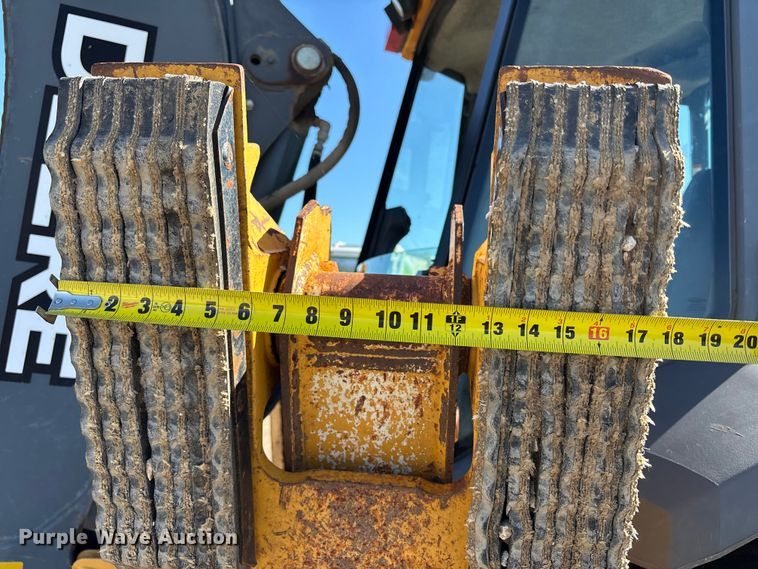 image for item FN5669 2014 John Deere 410K backhoe