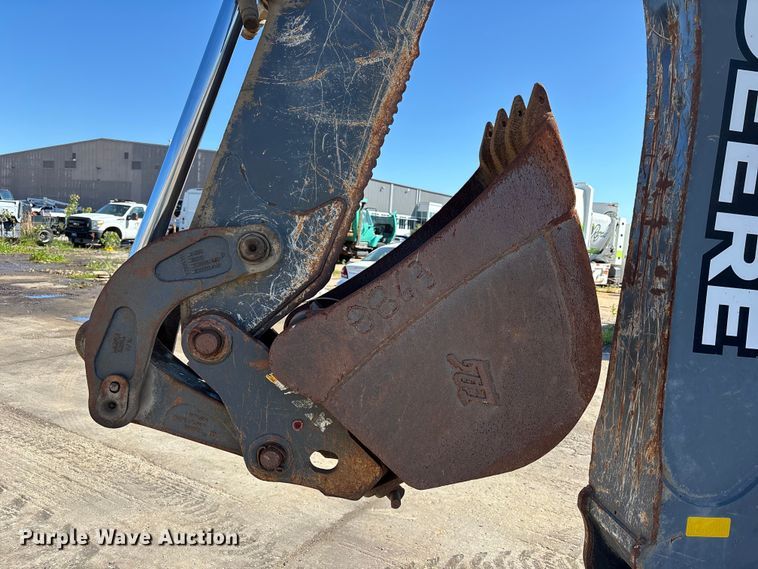 image for item FN5669 2014 John Deere 410K backhoe