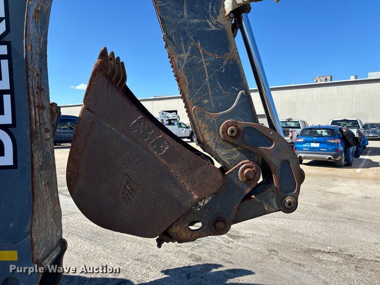 image for item FN5669 2014 John Deere 410K backhoe