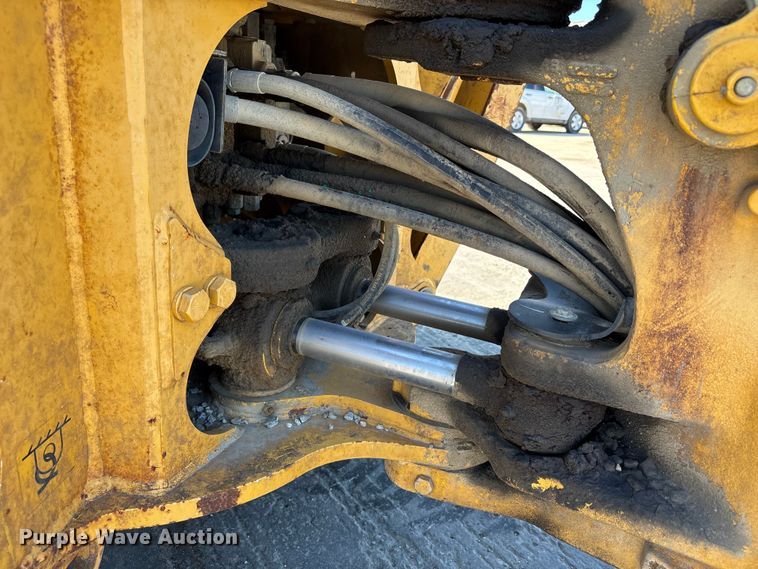 image for item FN5669 2014 John Deere 410K backhoe