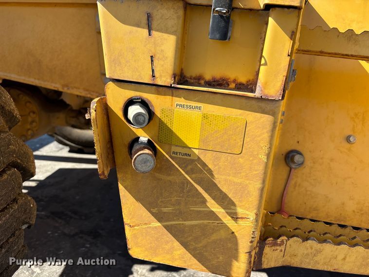image for item FN5669 2014 John Deere 410K backhoe