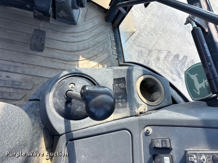 image for item FN5669 2014 John Deere 410K backhoe