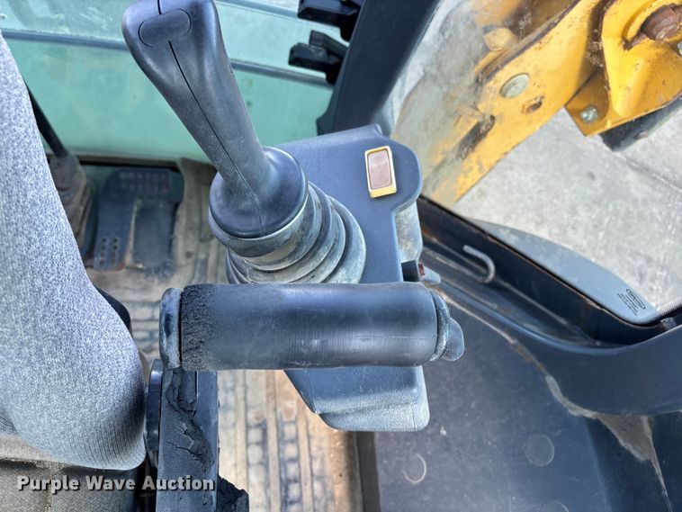 image for item FN5669 2014 John Deere 410K backhoe
