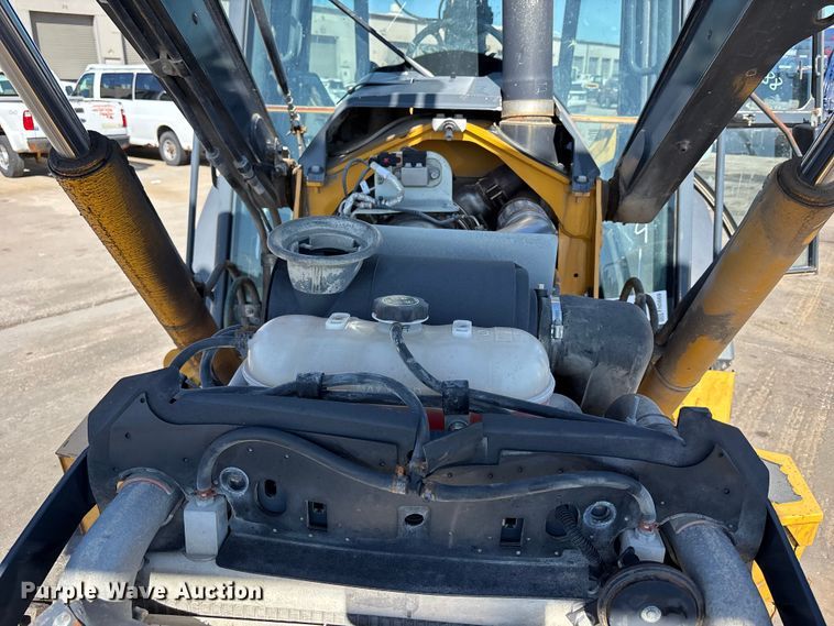 image for item FN5669 2014 John Deere 410K backhoe