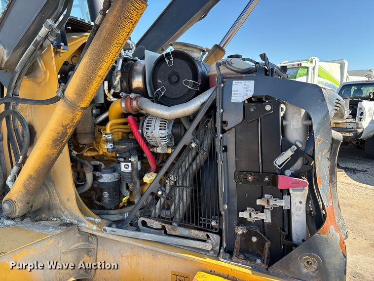 image for item FN5669 2014 John Deere 410K backhoe