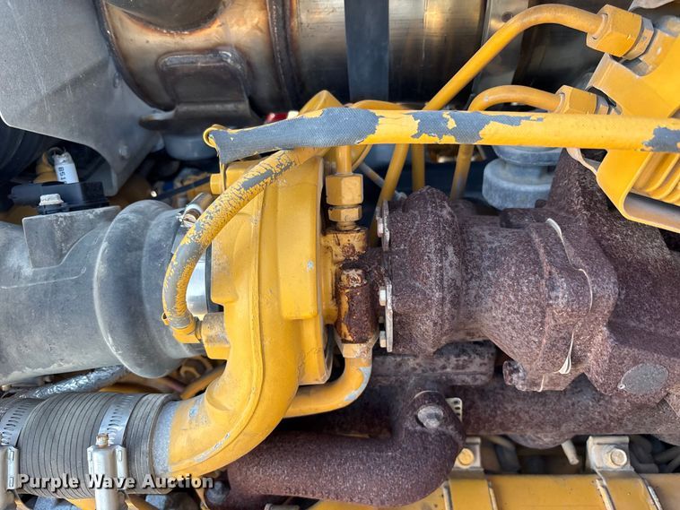 image for item FN5669 2014 John Deere 410K backhoe