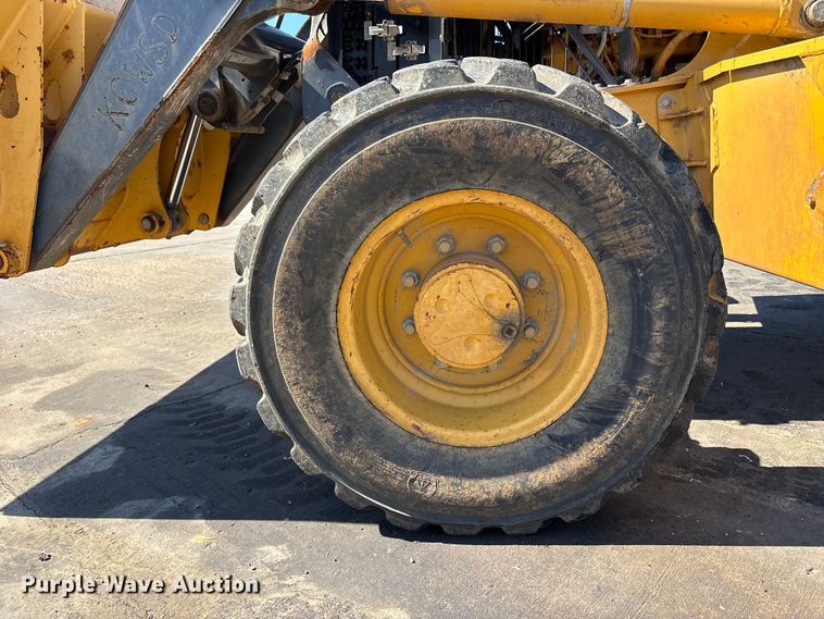 image for item FN5669 2014 John Deere 410K backhoe