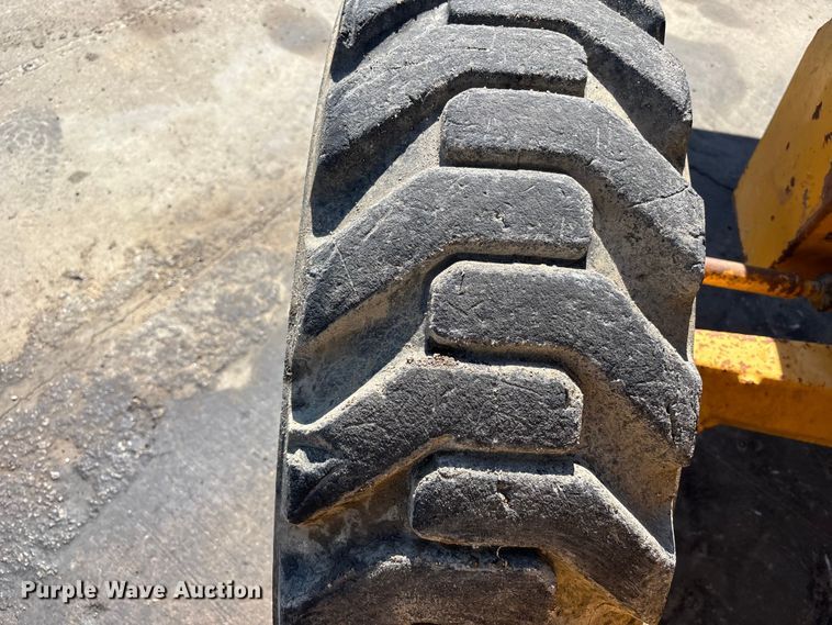 image for item FN5669 2014 John Deere 410K backhoe