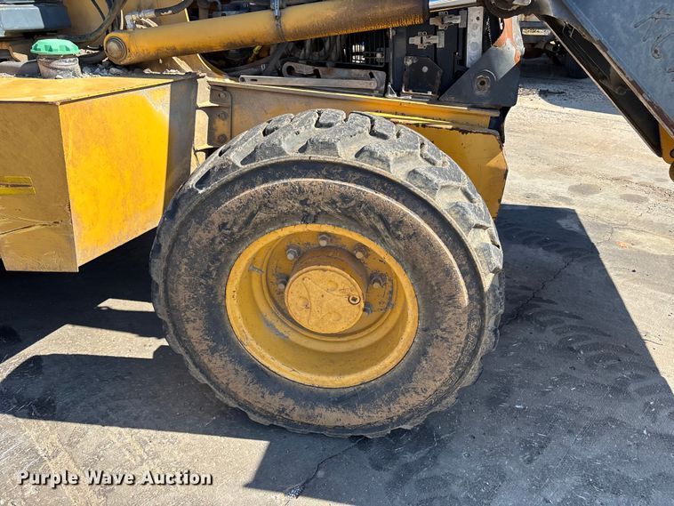 image for item FN5669 2014 John Deere 410K backhoe