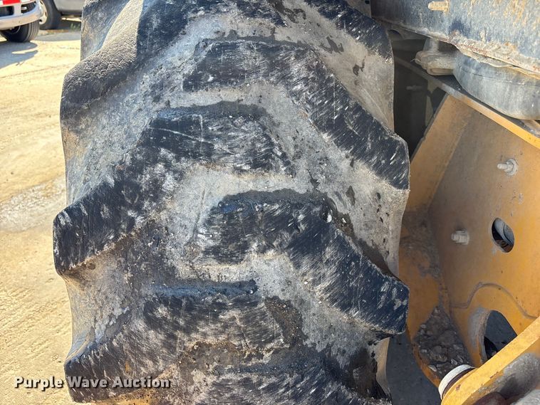 image for item FN5669 2014 John Deere 410K backhoe