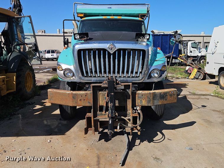 image for item FN5670 2009 International 7400 dump truck