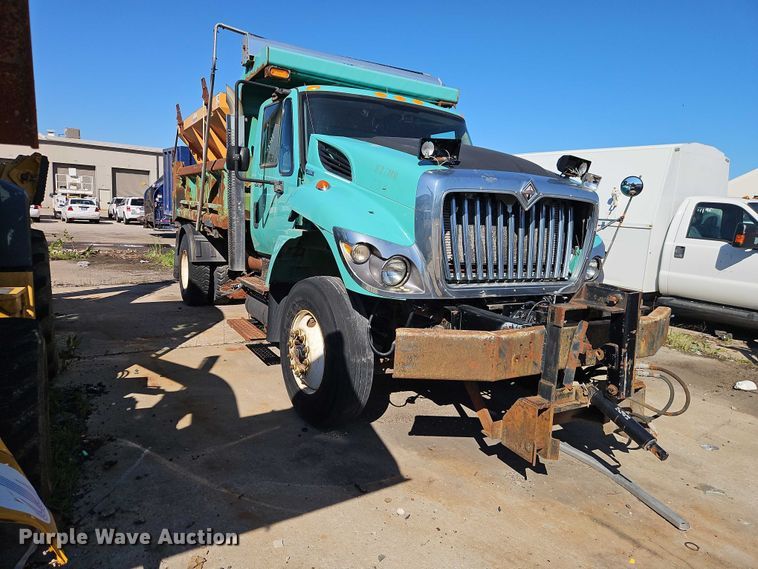 image for item FN5670 2009 International 7400 dump truck