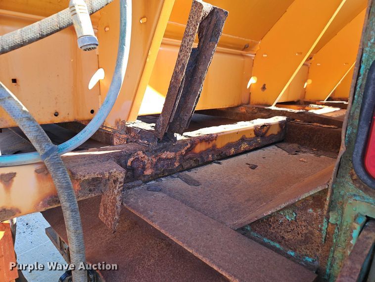 image for item FN5670 2009 International 7400 dump truck
