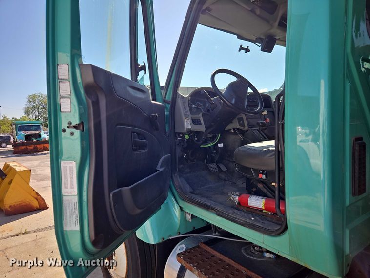 image for item FN5670 2009 International 7400 dump truck