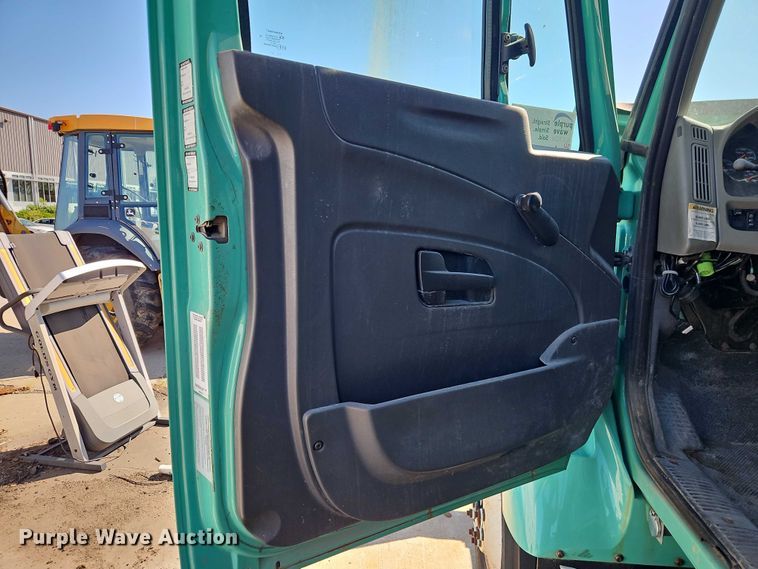 image for item FN5670 2009 International 7400 dump truck