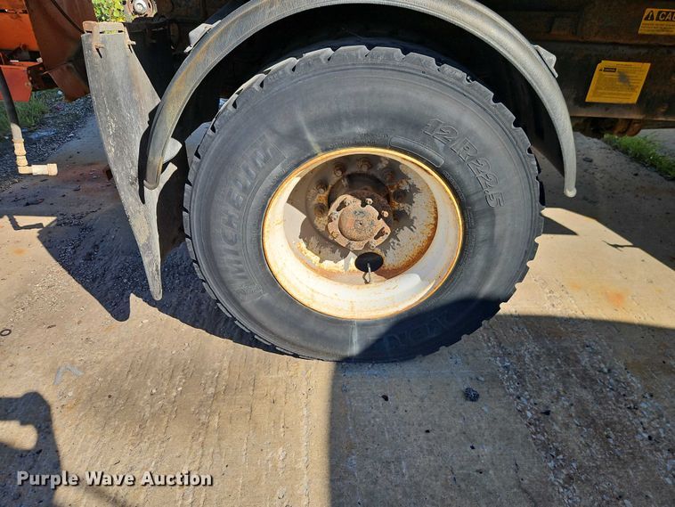 image for item FN5670 2009 International 7400 dump truck