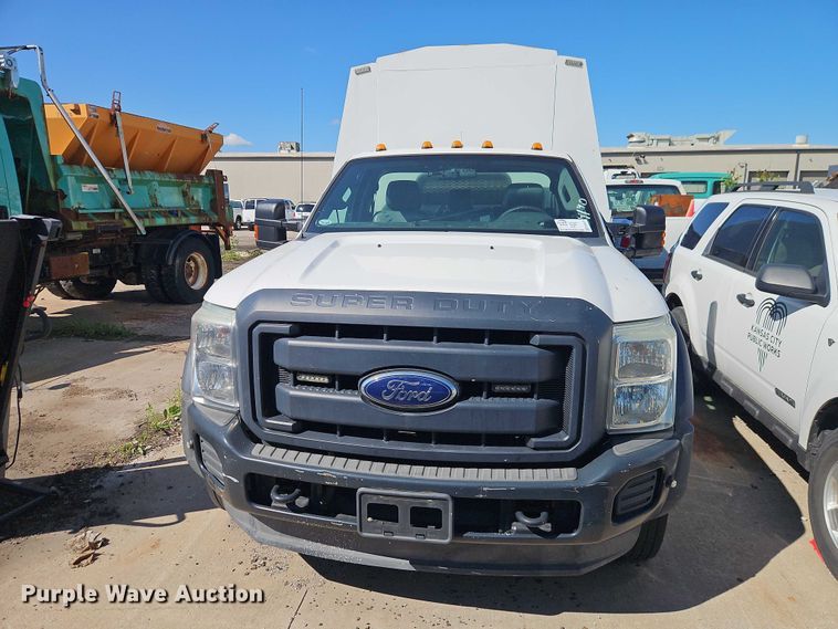 image for item FN5671 2015 Ford F550 Super Duty utility / service truck