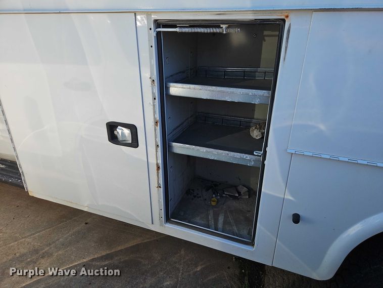 image for item FN5671 2015 Ford F550 Super Duty utility / service truck