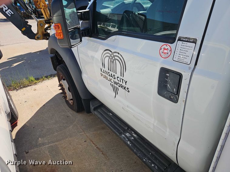 image for item FN5671 2015 Ford F550 Super Duty utility / service truck