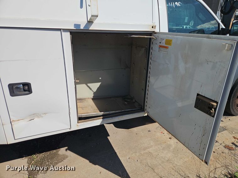 image for item FN5671 2015 Ford F550 Super Duty utility / service truck