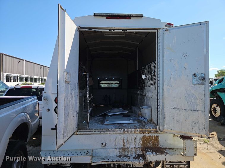 image for item FN5671 2015 Ford F550 Super Duty utility / service truck
