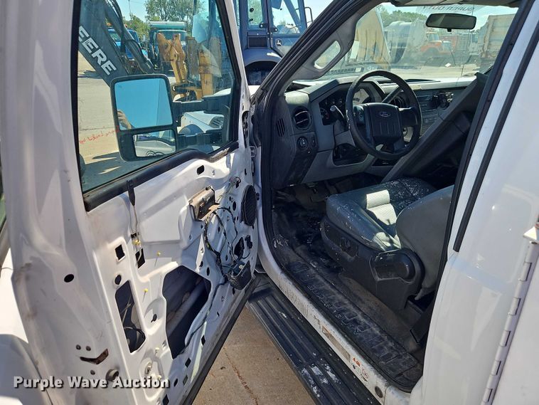 image for item FN5671 2015 Ford F550 Super Duty utility / service truck
