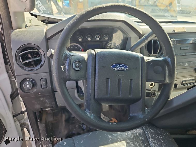 image for item FN5671 2015 Ford F550 Super Duty utility / service truck