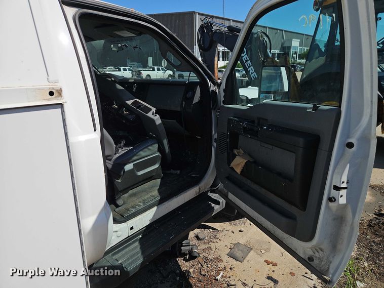 image for item FN5671 2015 Ford F550 Super Duty utility / service truck