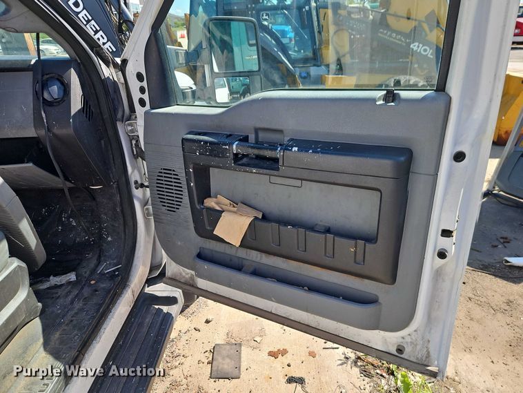 image for item FN5671 2015 Ford F550 Super Duty utility / service truck