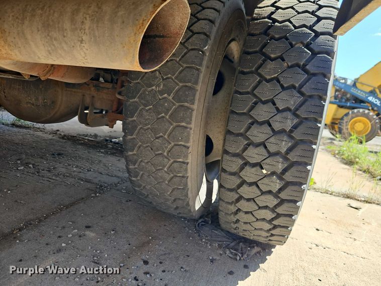 image for item FN5671 2015 Ford F550 Super Duty utility / service truck