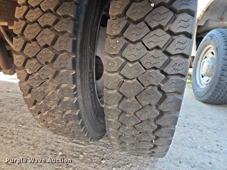 image for item FN5671 2015 Ford F550 Super Duty utility / service truck