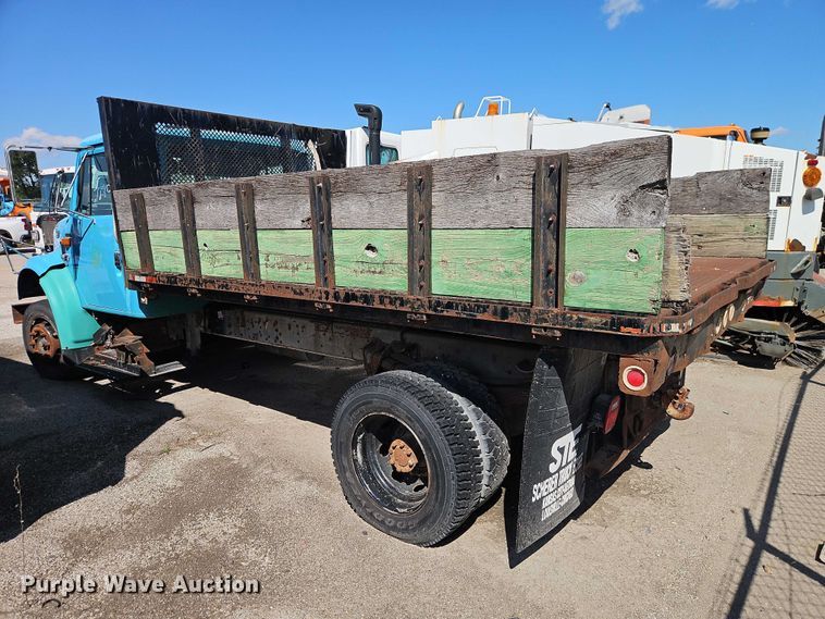 image for item FN5672 2000 International 4700 flatbed truck