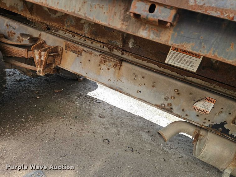 image for item FN5672 2000 International 4700 flatbed truck