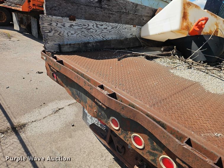 image for item FN5672 2000 International 4700 flatbed truck