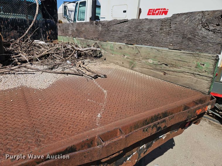 image for item FN5672 2000 International 4700 flatbed truck
