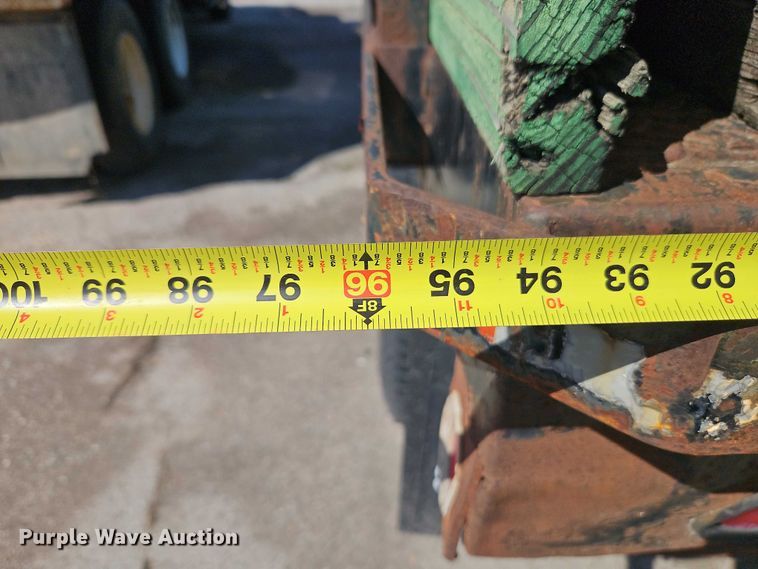 image for item FN5672 2000 International 4700 flatbed truck