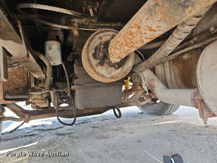 image for item FN5672 2000 International 4700 flatbed truck