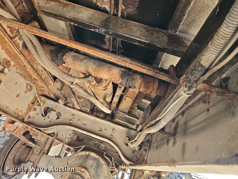 image for item FN5672 2000 International 4700 flatbed truck