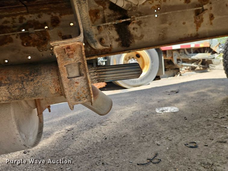 image for item FN5672 2000 International 4700 flatbed truck
