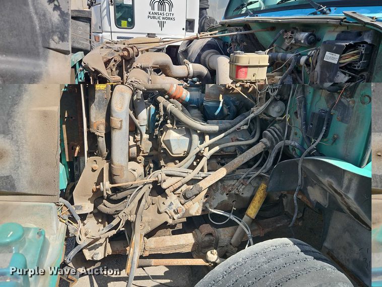 image for item FN5672 2000 International 4700 flatbed truck