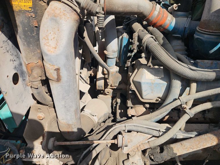 image for item FN5672 2000 International 4700 flatbed truck