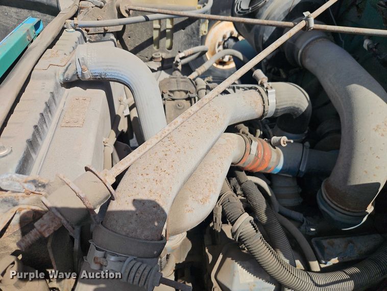 image for item FN5672 2000 International 4700 flatbed truck