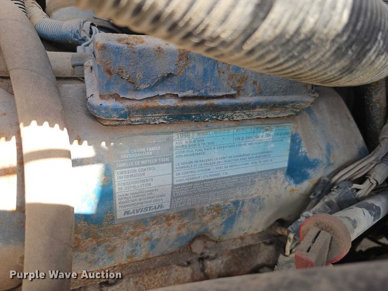 image for item FN5672 2000 International 4700 flatbed truck
