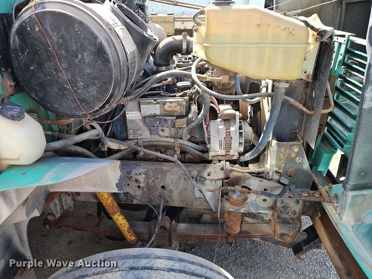 image for item FN5672 2000 International 4700 flatbed truck