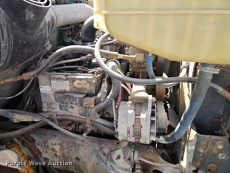 image for item FN5672 2000 International 4700 flatbed truck